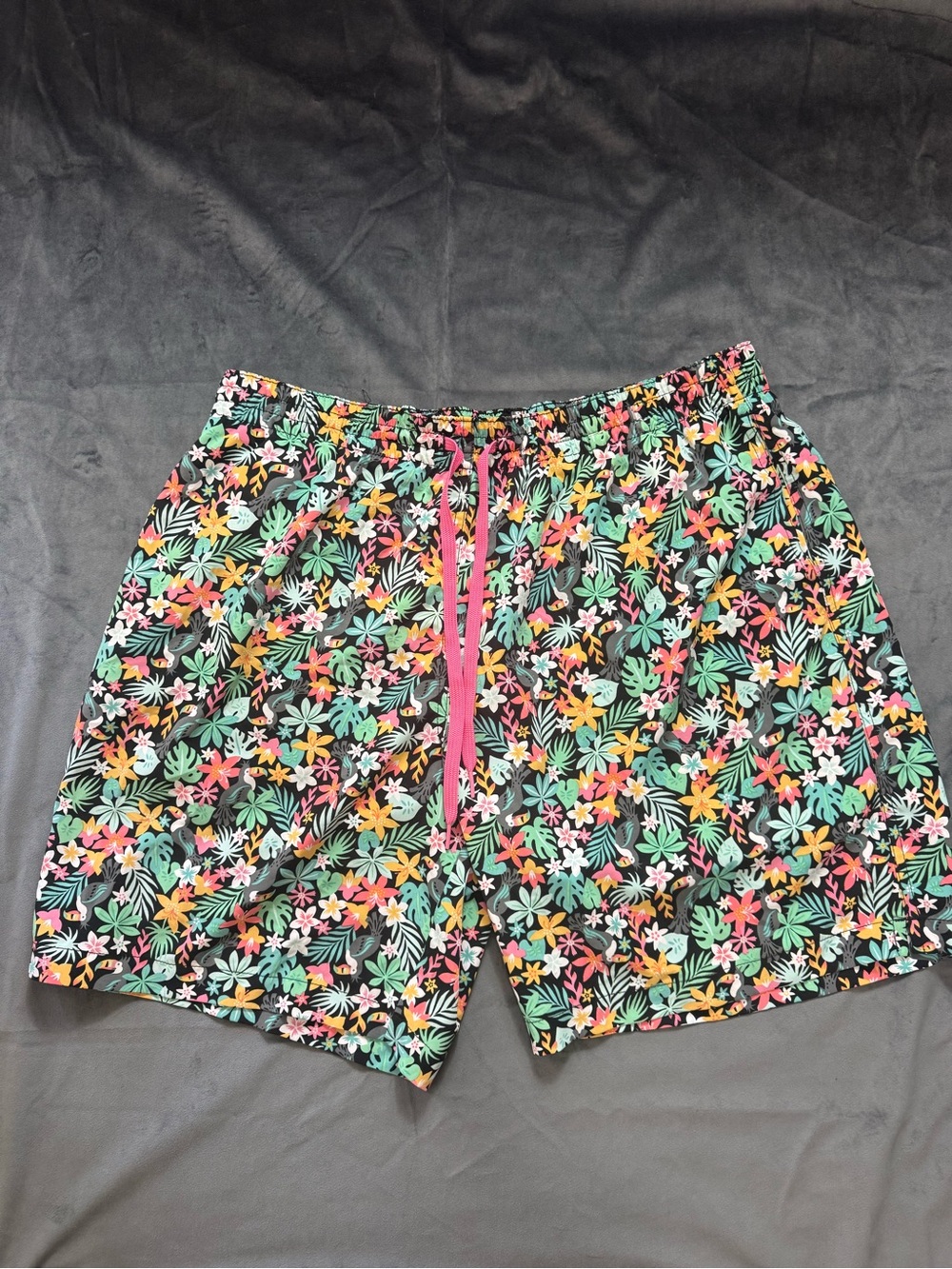 Chubbies Men's Swim Trunks 2XL 7"
Tropical Floral Toucan Drawstring